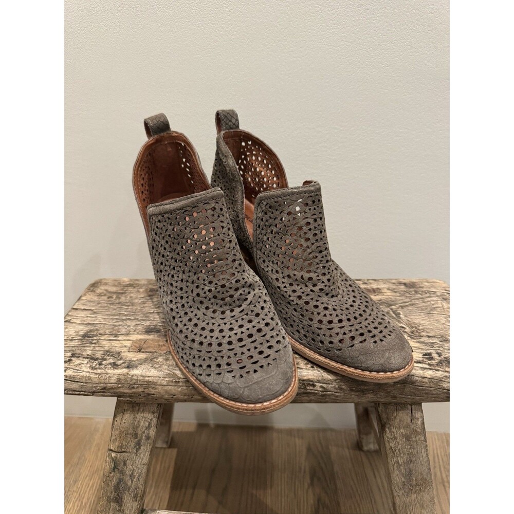 Jeffrey Campbell Taggart Perforated Suede Cutout Booties Taupe Grey 8.5 EUC